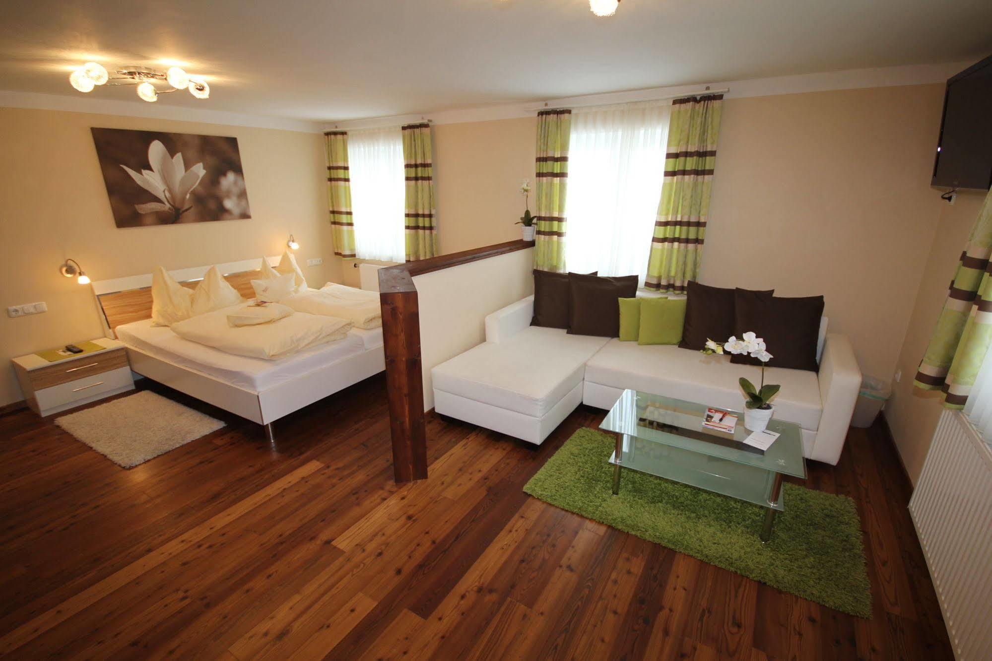 กาสท์ฮอฟ วาลดวีร์ท Hotel รุสบาค อัม พาสเกอชุตต์ ภายนอก รูปภาพ