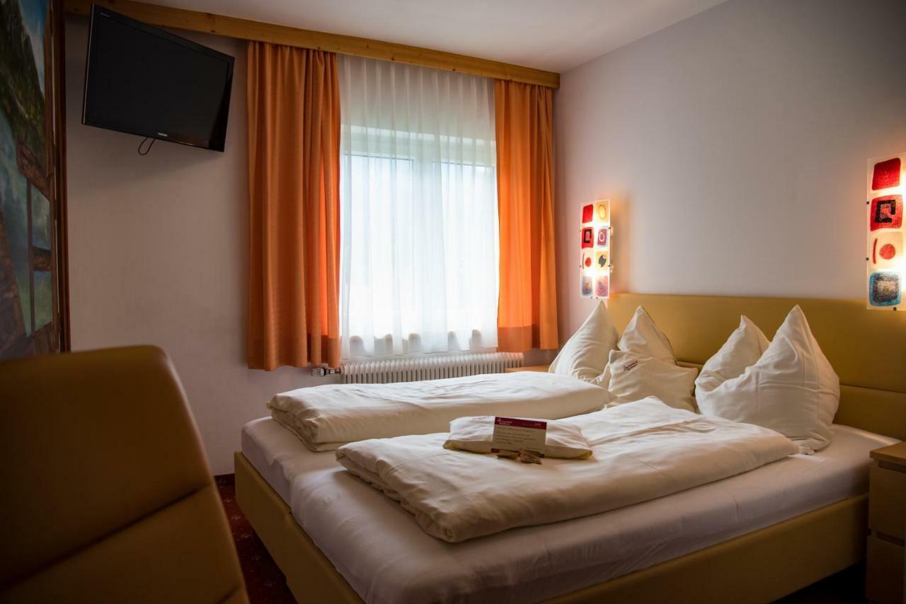 กาสท์ฮอฟ วาลดวีร์ท Hotel รุสบาค อัม พาสเกอชุตต์ ภายนอก รูปภาพ